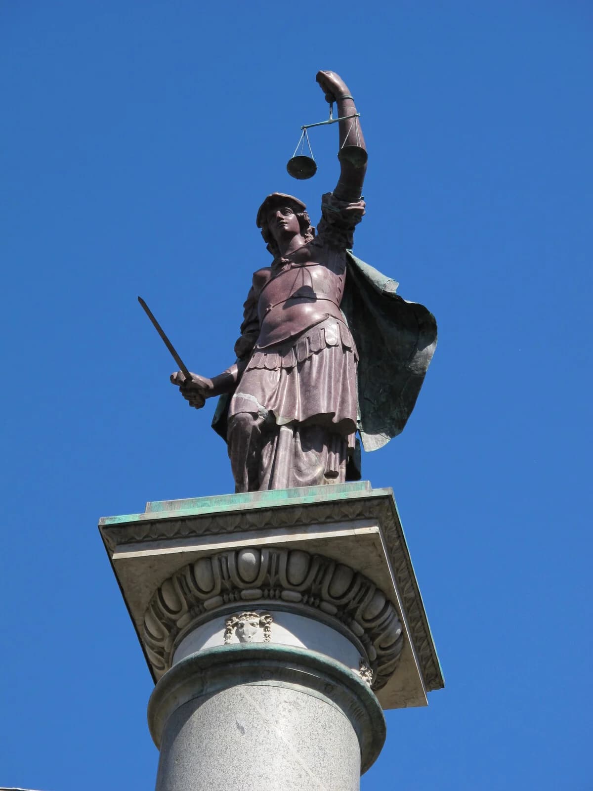 Statua allegorica della Giustizia su colonna, Firenze